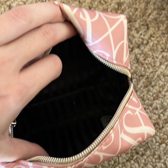 Like new victorias secret 4 piece make up bag set - Picture 5 of 7